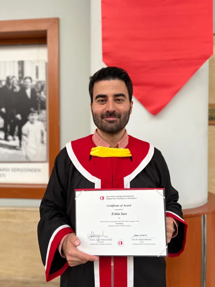 Bölümümüz araştırma görevlisi Dr. Erkin Sarı, doktora tezi ile ODTÜ Lisansüstü Tez Ödülleri kapsamında ödüle layık görülmüştür.